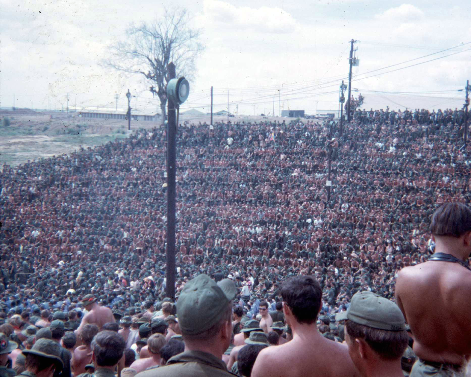 Bob Hope Show crowd, Long Binh